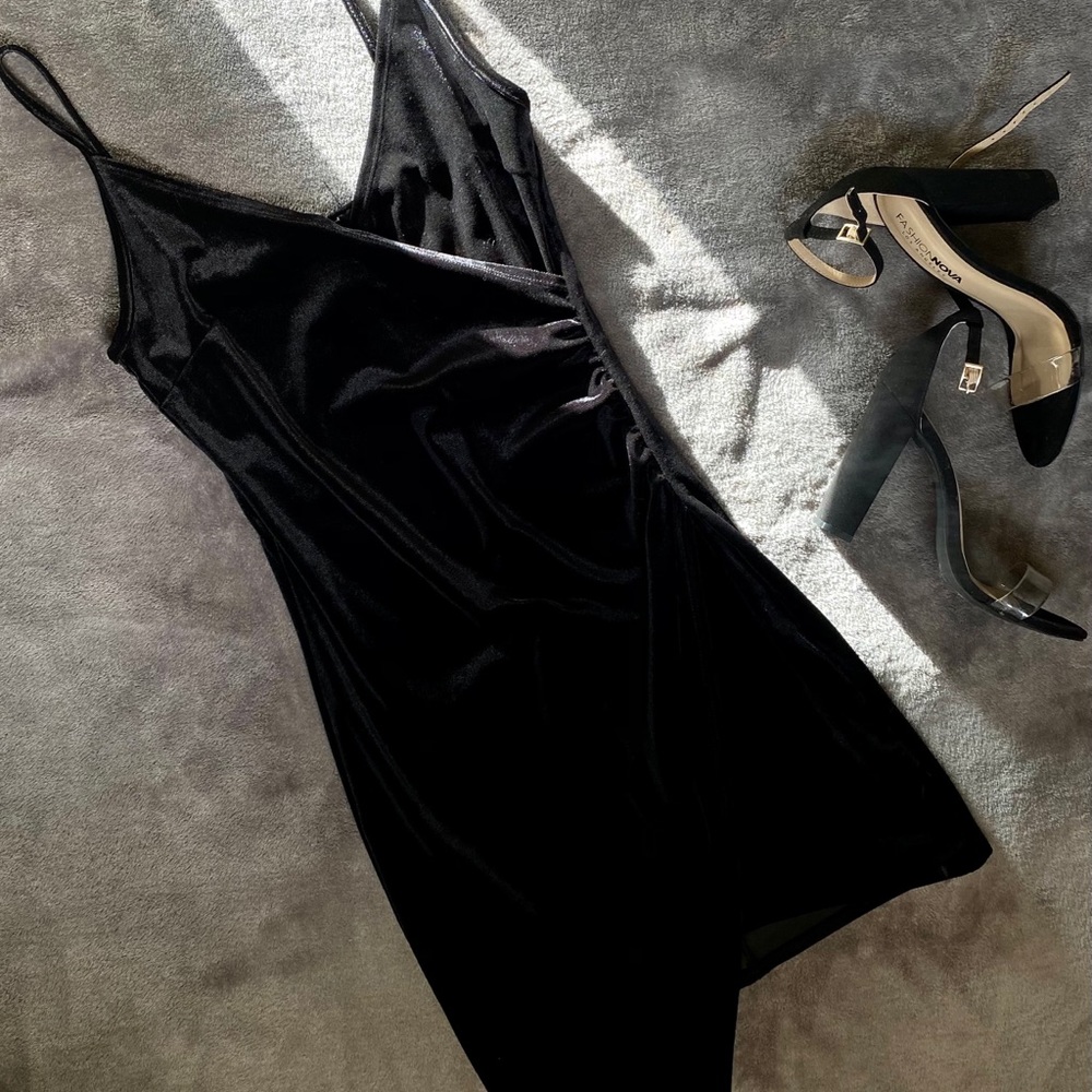 Forever 21 Black velvet mini dress